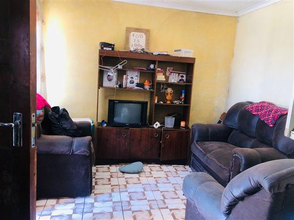 2 Bedroom Property for Sale in Umrhabulo Triangle Western Cape